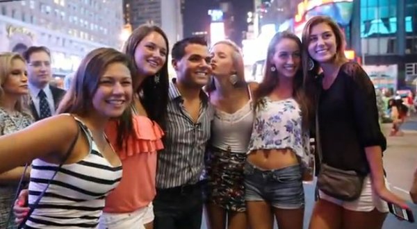 Ten chłopak pokazał, że i ty możesz zostać celebrytą [VIDEO]