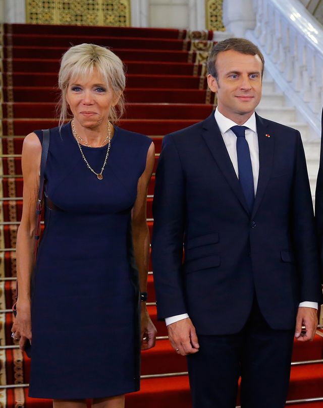 Brigitte Macron założyła mini i odsłoniła ramiona, a tam... (ZDJĘCIA)