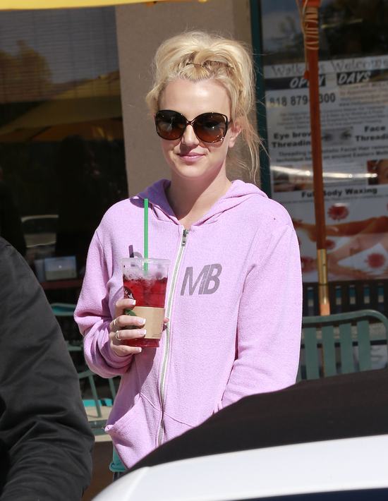 W końcu zadbała o paznokcie (FOTO)