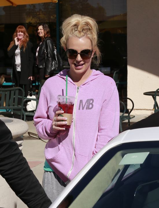 W końcu zadbała o paznokcie (FOTO)