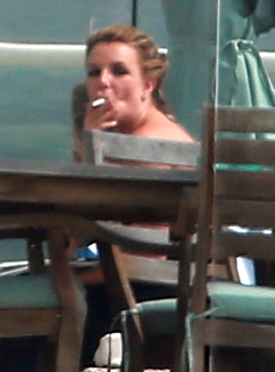 Britney Spears pokazała zgrabny brzuszek (FOTO)