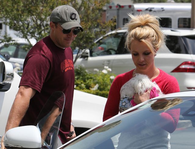 Britney Speras, David Lucado i... mały, biały piesek (FOTO)