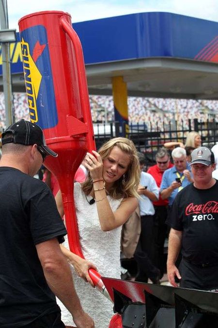 Brooklyn Decker na wyścigach samochodowych