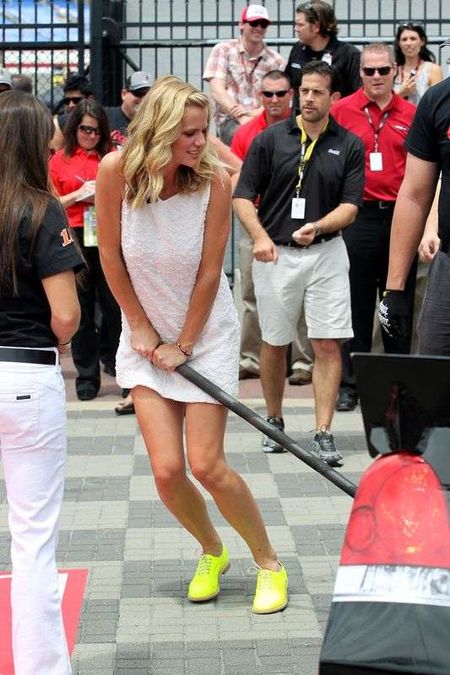 Brooklyn Decker na wyścigach samochodowych