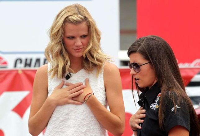 Brooklyn Decker na wyścigach samochodowych