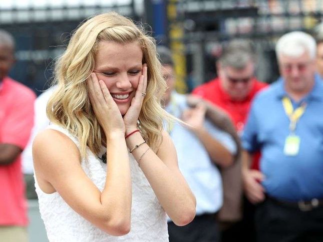 Brooklyn Decker na wyścigach samochodowych