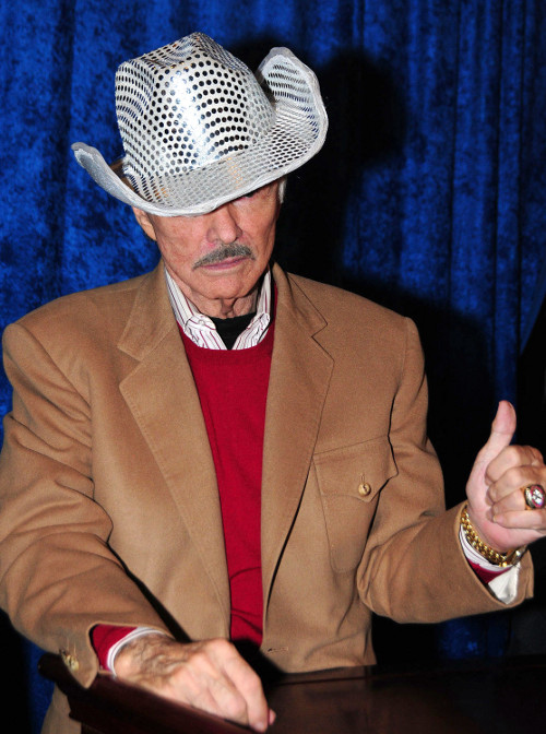 Grypa jest naprawdę groźna. Przekonał się tym Burt Reynolds