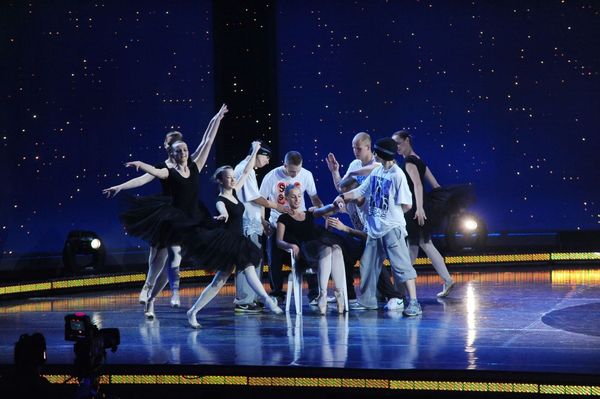 Facet z makijażem w Got to dance