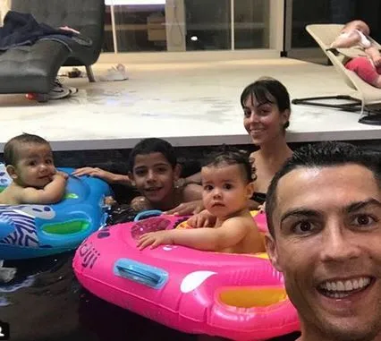 Cristiano Ronaldo Cristiano Ronaldo