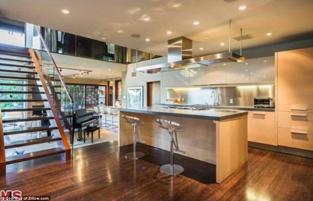 To ogłoszenie Calina Harrisa rzuca nowy cień na jego związek