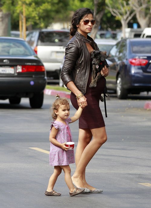 Camila Alves rozwkita w ciąży (FOTO)