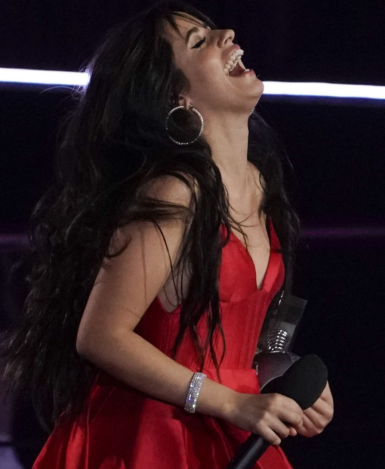 Camila Cabello ma ten sam problem z włosami, co Ariana Grande