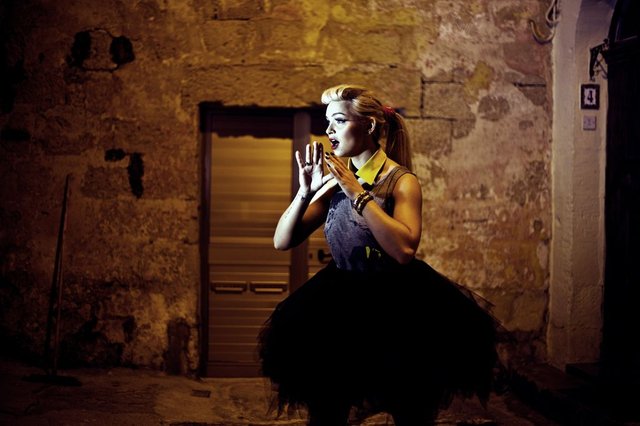 Seksowna Candy Girl w nowym teledysku Crazy (FOTO)