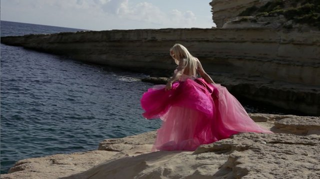 Seksowna Candy Girl w nowym teledysku Crazy (FOTO)