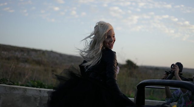 Seksowna Candy Girl w nowym teledysku Crazy (FOTO)