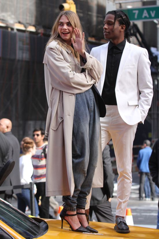 Cara Delevinge zrobiła zamieszanie na Mantattanie (FOTO) Cara Delevinge zrobiła zamieszanie na Mantattanie (FOTO)