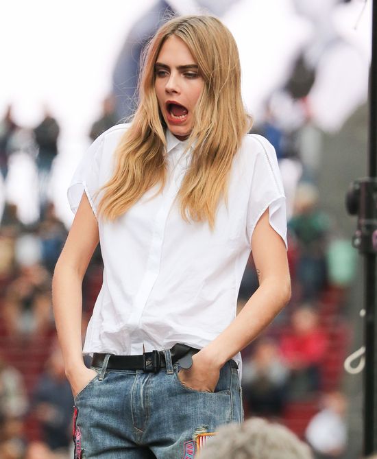 Cara Delevinge zrobiła zamieszanie na Mantattanie (FOTO) Cara Delevinge zrobiła zamieszanie na Mantattanie (FOTO)