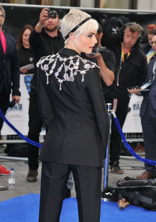 BOSKI MEM - Cara Delevingne patrzy na wielki biust Rihanny (ZDJĘCIA)