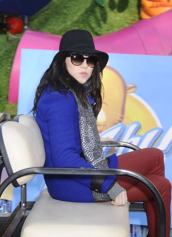 Za stara na błyskotliwy sukes? (FOTO) Za stara na błyskotliwy sukes? (FOTO)