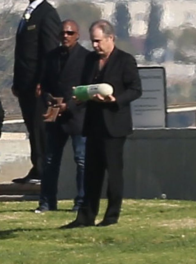 Nie uwierzysz, jaki kształt miała URNA z prochami Carrie Fisher