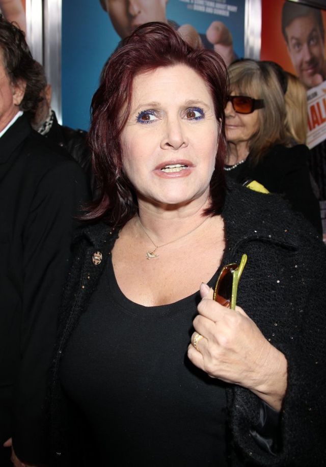 Nie uwierzysz, jaki kształt miała URNA z prochami Carrie Fisher