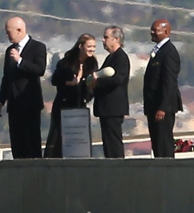 Nie uwierzysz, jaki kształt miała URNA z prochami Carrie Fisher