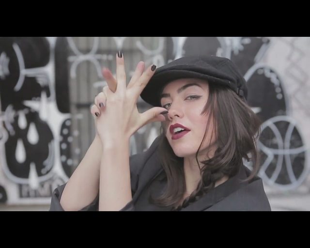 Tancerka ze znamieniem na twarzy nie podda się operacji Tancerka ze znamieniem na twarzy nie podda się operacji