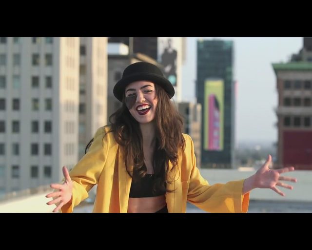 Tancerka ze znamieniem na twarzy nie podda się operacji Tancerka ze znamieniem na twarzy nie podda się operacji