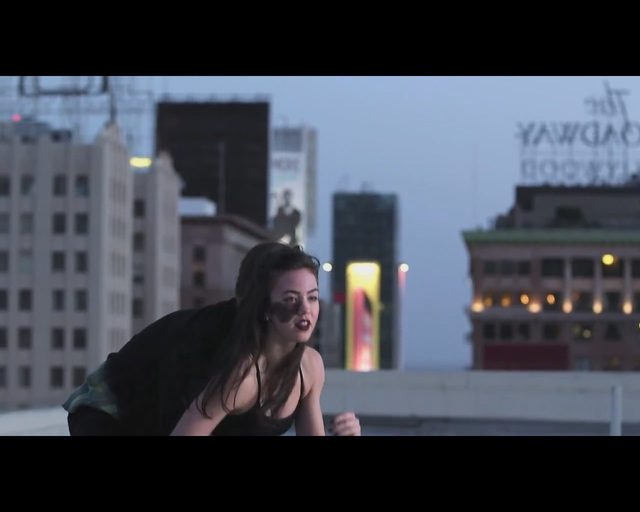 Tancerka ze znamieniem na twarzy nie podda się operacji Tancerka ze znamieniem na twarzy nie podda się operacji