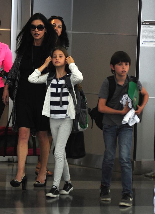 Szykowna mama Catherine Zeta Jones (FOTO)