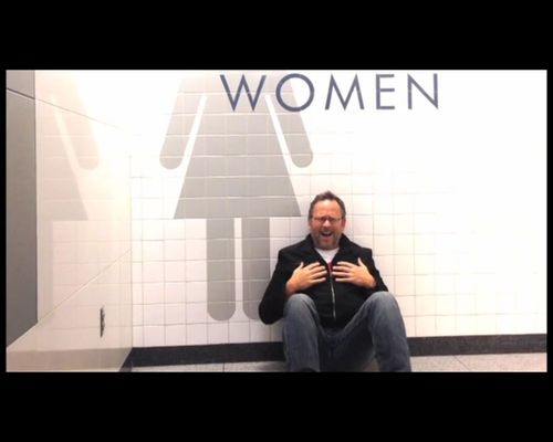 Jak zwrócić na siebie uwagę idola? Jemu się udało! [VIDEO]