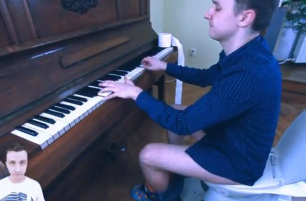 CeZik nabija się z tekstów zagranicznych piosenek (VIDEO)