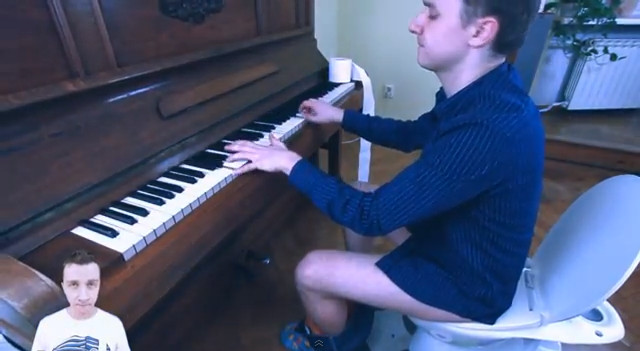 CeZik nabija się z tekstów zagranicznych piosenek (VIDEO) CeZik nabija się z tekstów zagranicznych piosenek (VIDEO)