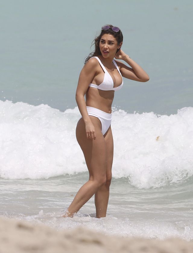 Kiedy jedni zachwycają się jej biustem, inni komentują cellulit (ZDJĘCIA)