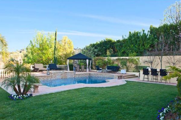 Charlie Sheen ma problem ze sprzedażą mieszkania (FOTO)