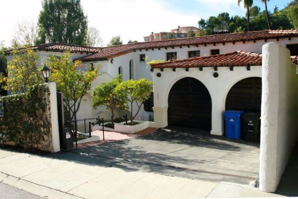 Charlie Sheen ma problem ze sprzedażą mieszkania (FOTO)