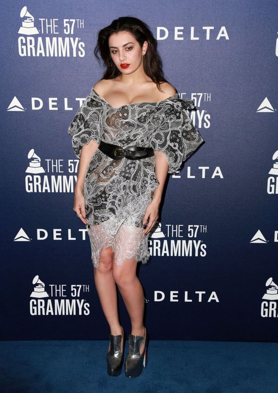 Co się stało z jej biustem? (FOTO)