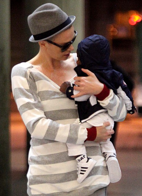 Charlize Theron nową fryzurę chowa pod kapeluszem (FOTO) Charlize Theron nową fryzurę chowa pod kapeluszem (FOTO)