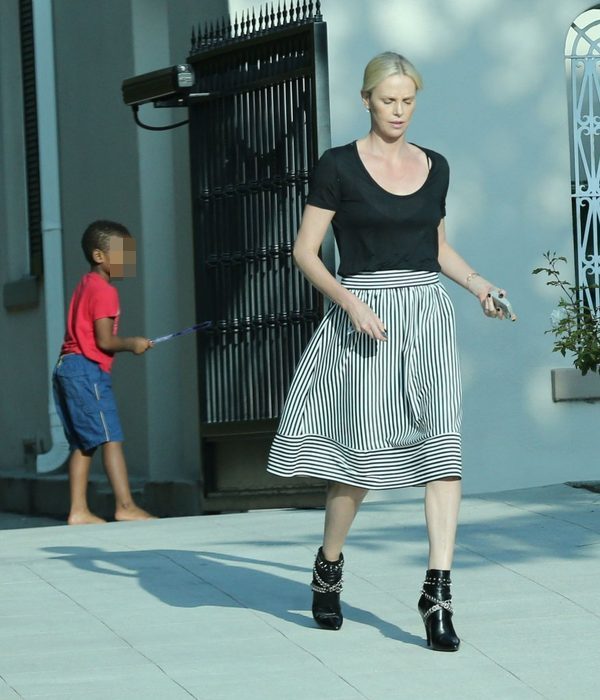 Charlize Theron z synem i córką (FOTO)