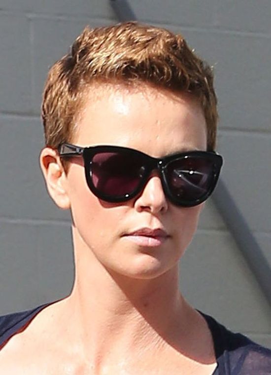 Charlize Theron ma nową fryzurę (FOTO)
