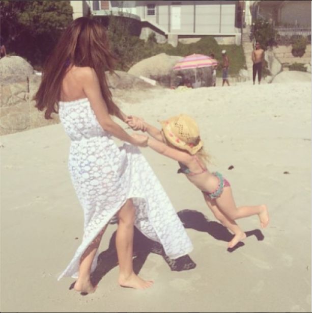 Cheryl Cole po świętach nie musi przechodzić na dietę (FOTO)