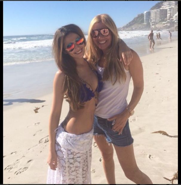 Cheryl Cole po świętach nie musi przechodzić na dietę (FOTO)