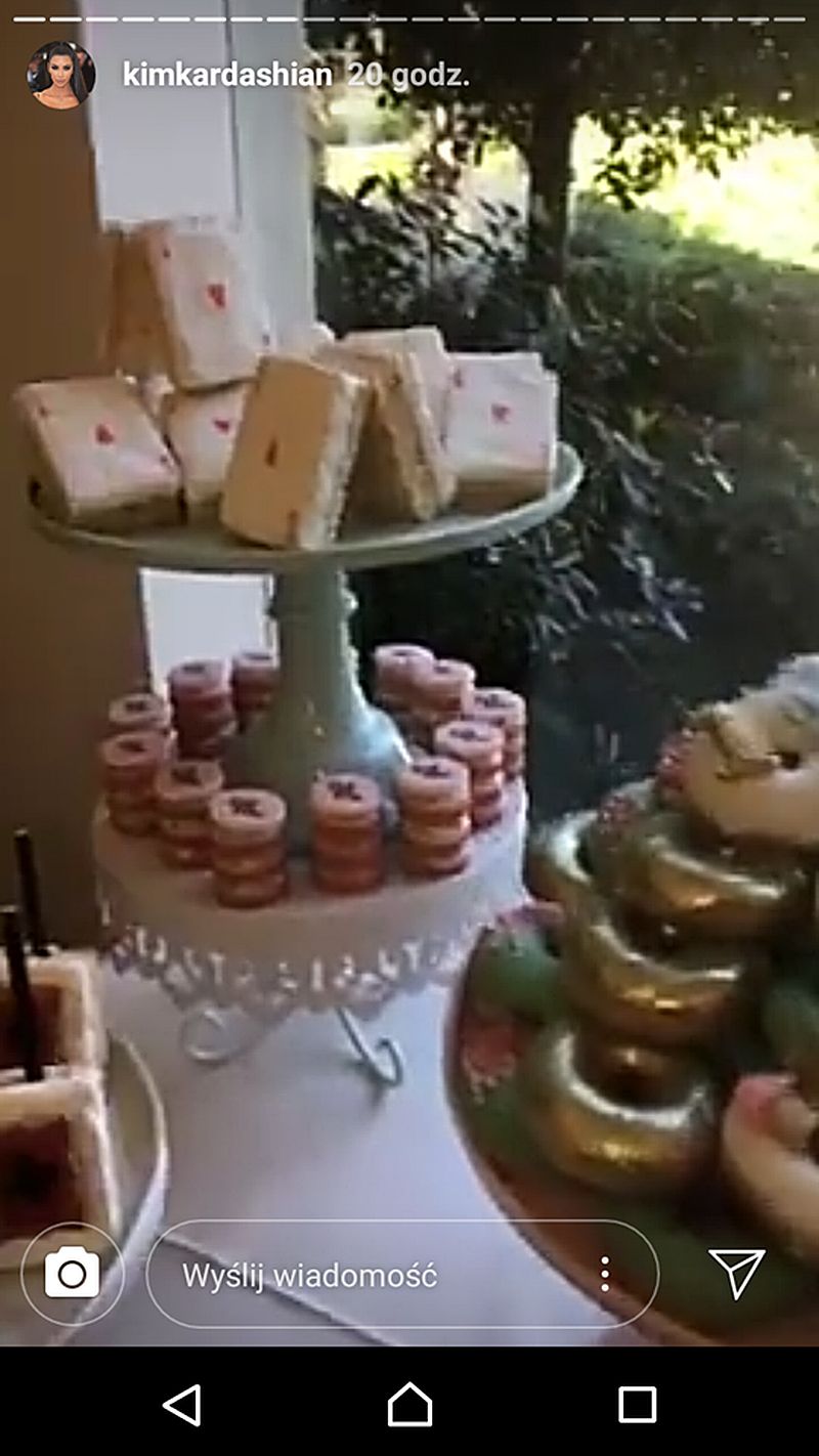 Kim Kardashian urządziła Chicago przyjęcie jak z Alicji w Krainie Czarów