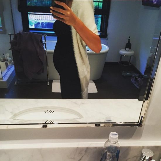 Kontrowersje wokół ciążowego brzuszka Chrissty Teigen