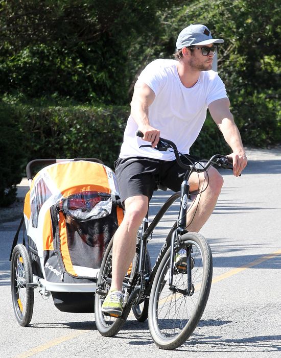 Chris Hemsworth - tatuś idealny? (FOTO)