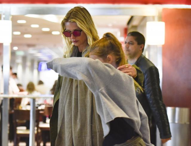 12-letnia córka Gwyneth Paltrow na scenie z ojcem, Chrisem Martinem (VIDEO) 12-letnia córka Gwyneth Paltrow na scenie z ojcem, Chrisem Martinem (VIDEO)