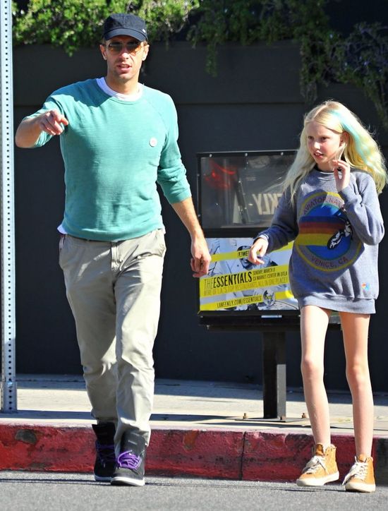 Chris Martin z córką na lunchu (FOTO)