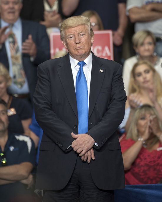 Chrissy Teigen napisała 5 słów. Donald Trump ZABLOKOWAŁ JĄ ZA NIE