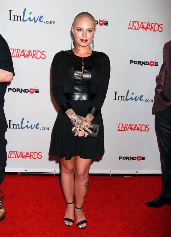 Bestialsko pobita Christy Mack już wróciła na salony (FOTO)