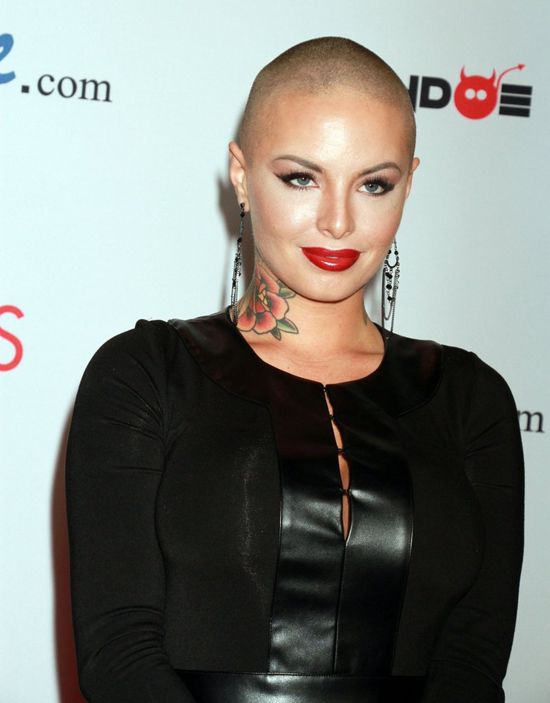 Bestialsko pobita Christy Mack już wróciła na salony (FOTO)